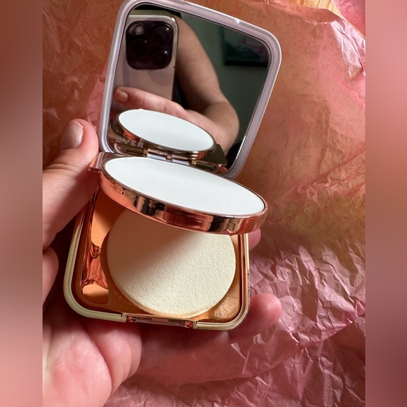 Stelladot Ever Blur Perfecting Face Powder (Translucent) - Picture 5 of 5